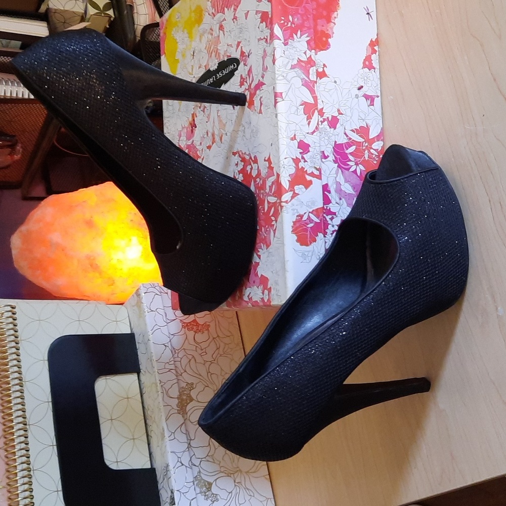 NWOT Chinese Laundry Black Hey There Honey Glitter Womens High Heel Shoe Size 9